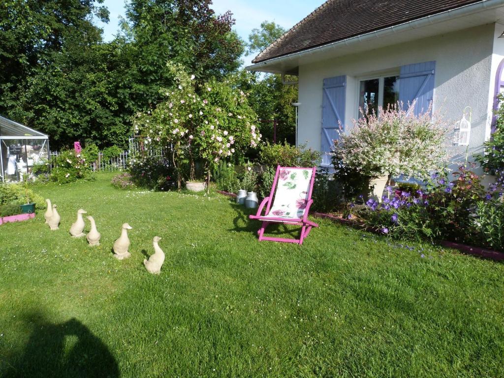 Le Jardin De Marie-Jeanne Bed and Breakfast Achy Exteriör bild